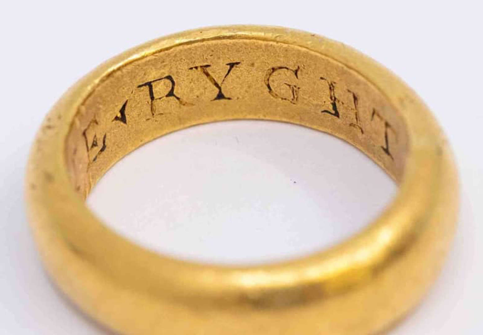 Detective finds gold ring; could belong to Sheriff of Nottingham